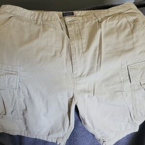 Levi's Men's Cargo Shorts in Light Tan